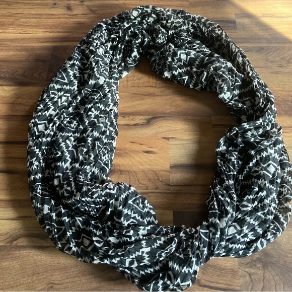 Maurices Womens Scarf - Picture 1 of 2